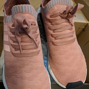 Salmon Adidas NMD R2